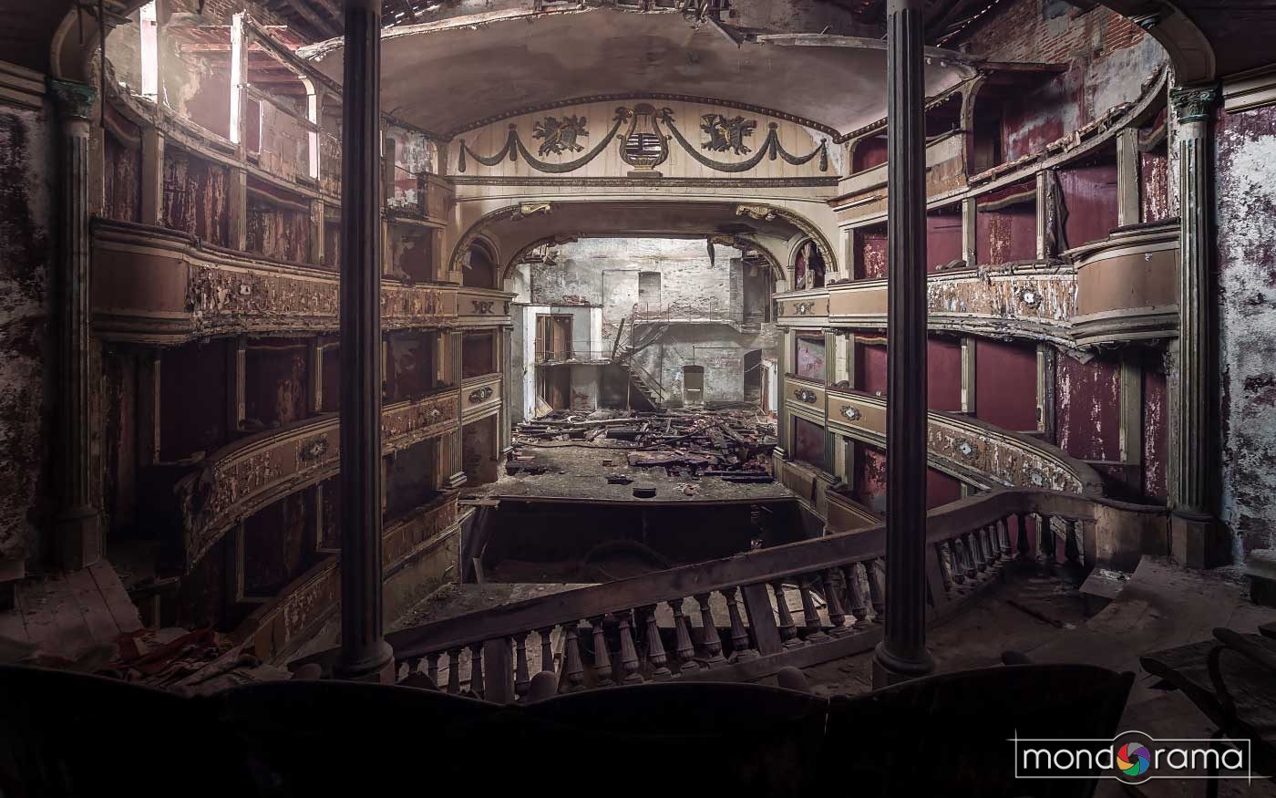 © Alek Sikora, Abandoned theatre, Italy.