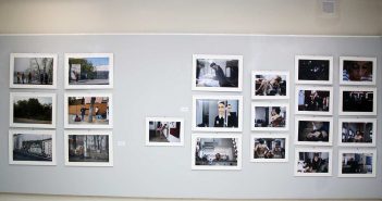 Aspect din expozitie, imagini apartinand Ioanei Moldovan (dreapta) si Petrut Calinescu (stanga) © mondorama.ro