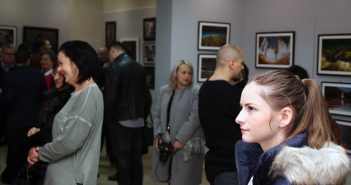 Vizitatori in expozitie © mondorama.ro