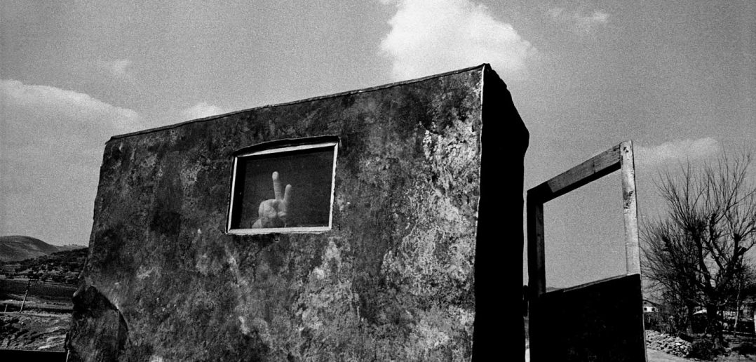 © Antonin Kratochvil, Victory sign, Albanian Gulag, Albania, 1991.